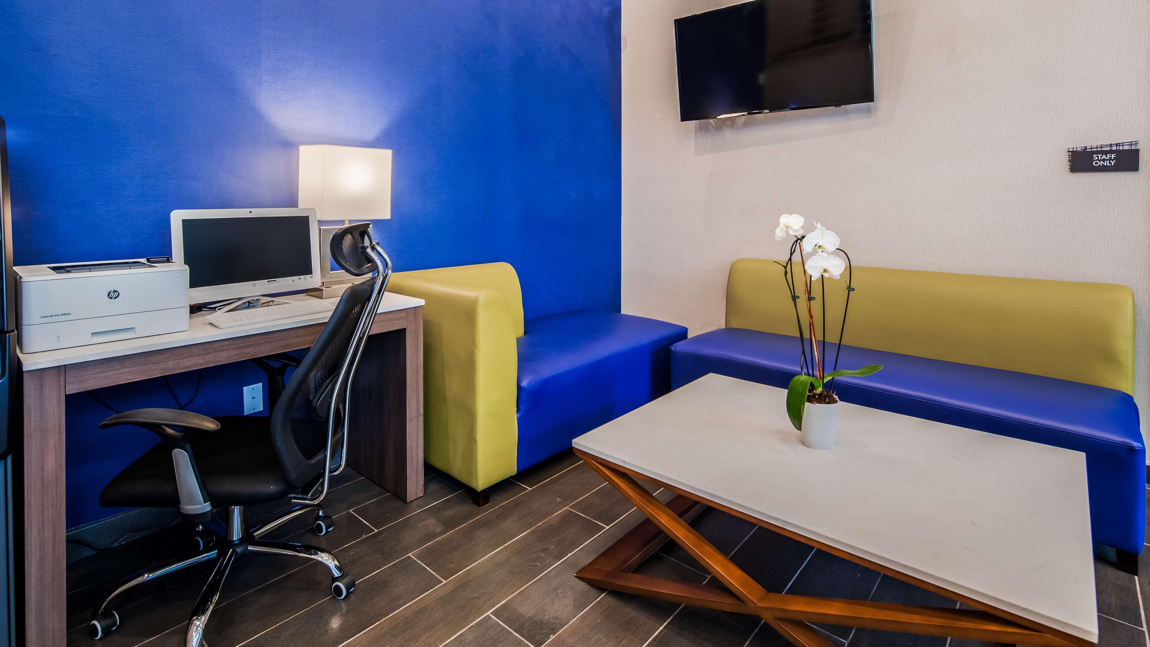 Best Western Plus Stadium Inn New York Exterior photo