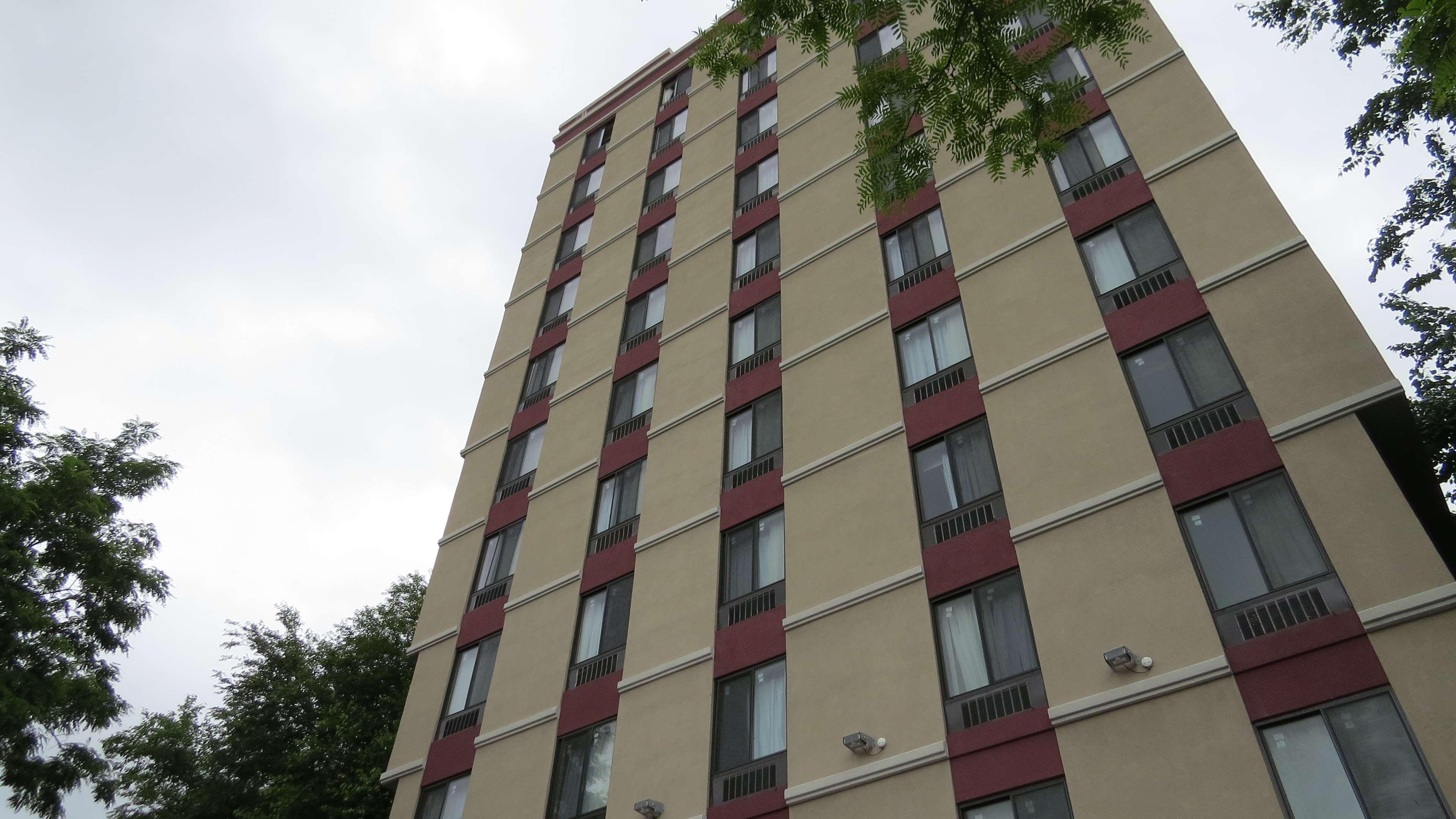 Best Western Plus Stadium Inn New York Exterior photo