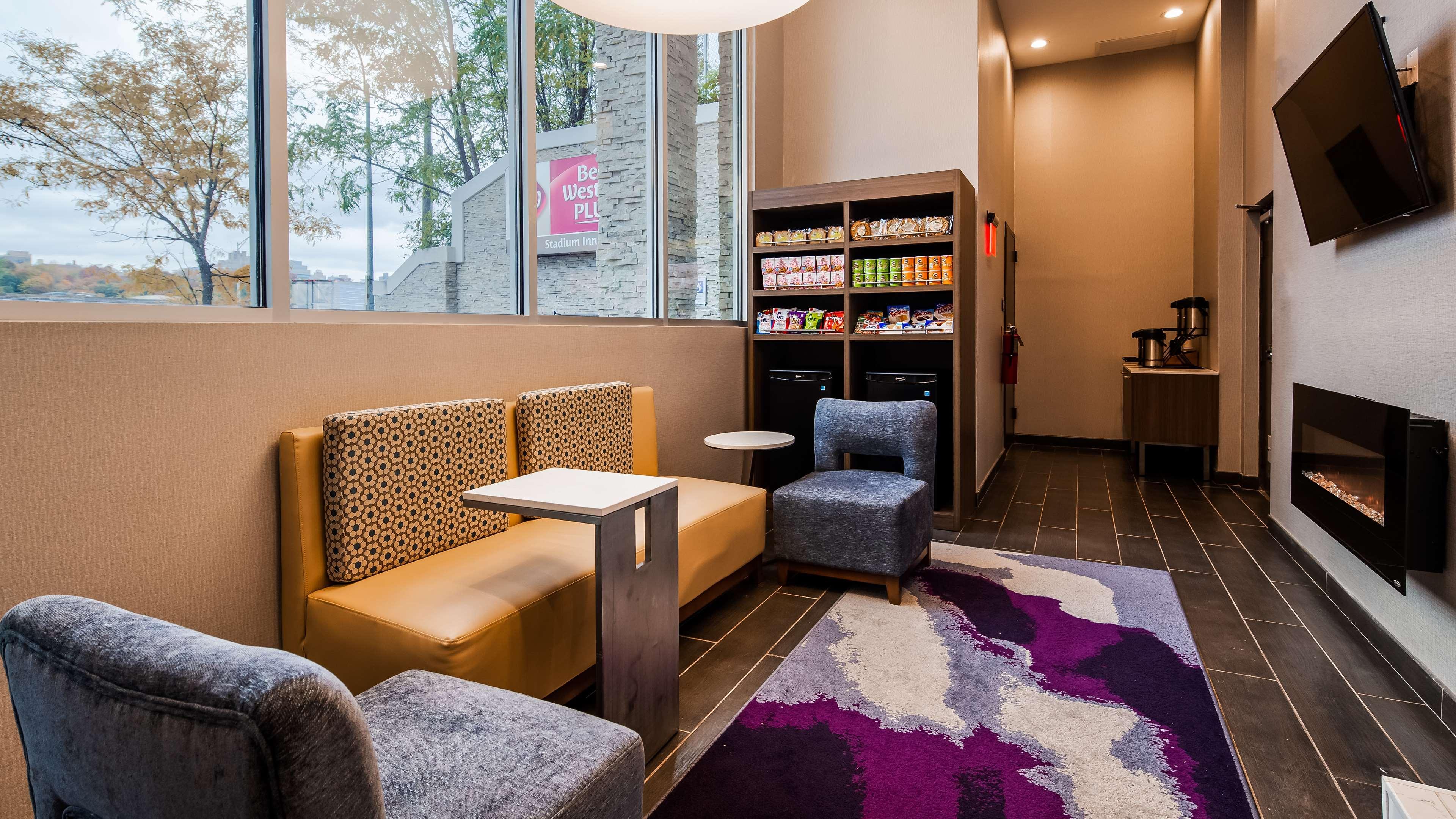 Best Western Plus Stadium Inn New York Exterior photo